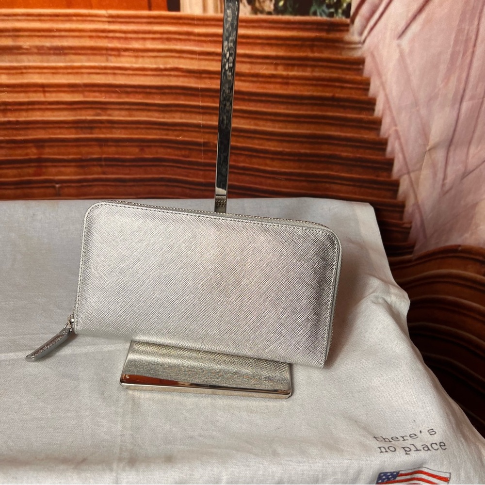 Talbots Genuine Leather Elegant Silver Shimmer Long Zippy Wallet, excellent